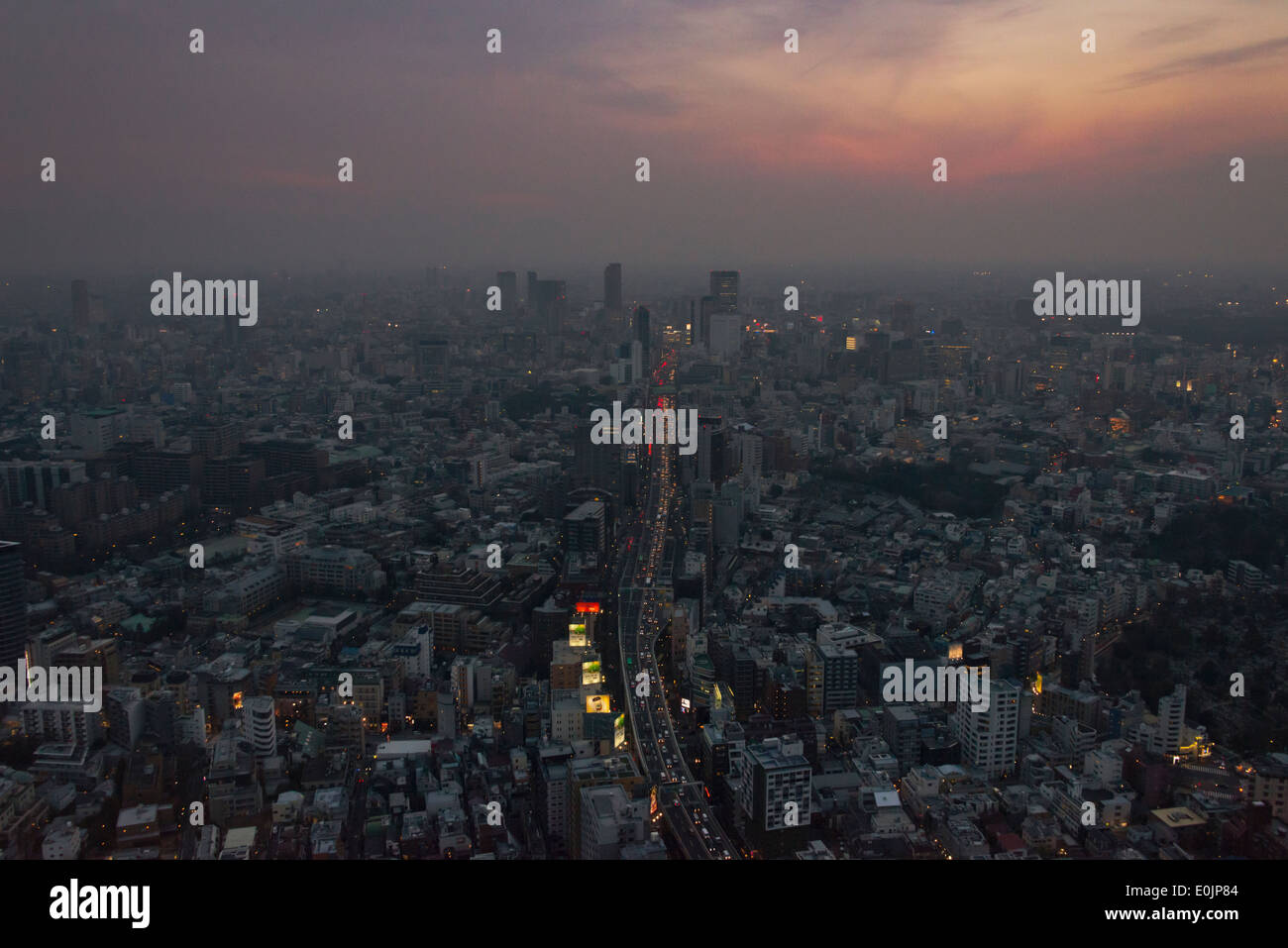 Vista notturna del centro di alta sorge, Tokyo, Giappone Foto Stock