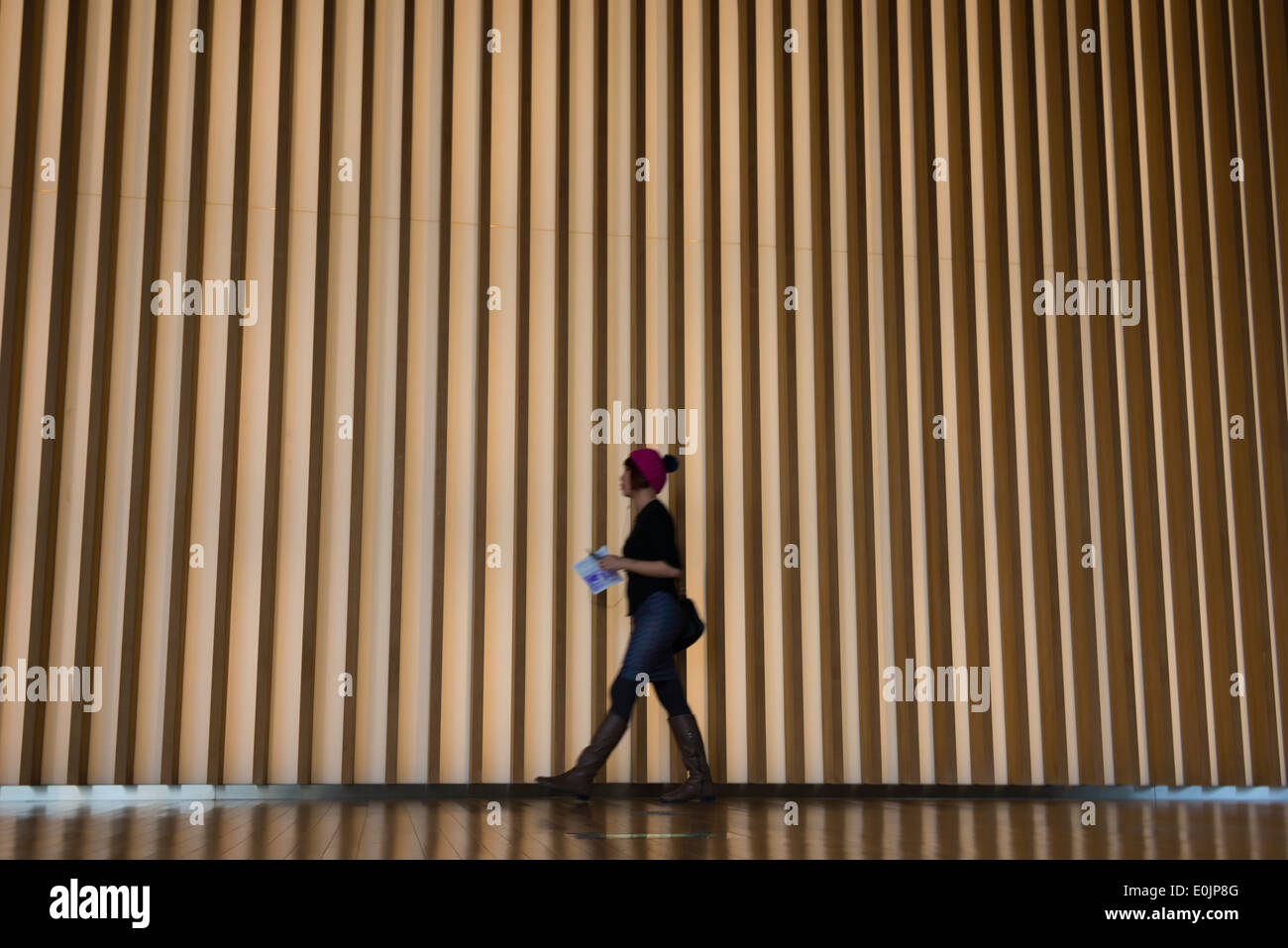 Tourist all'interno della National Art Center di Tokyo, Giappone Foto Stock