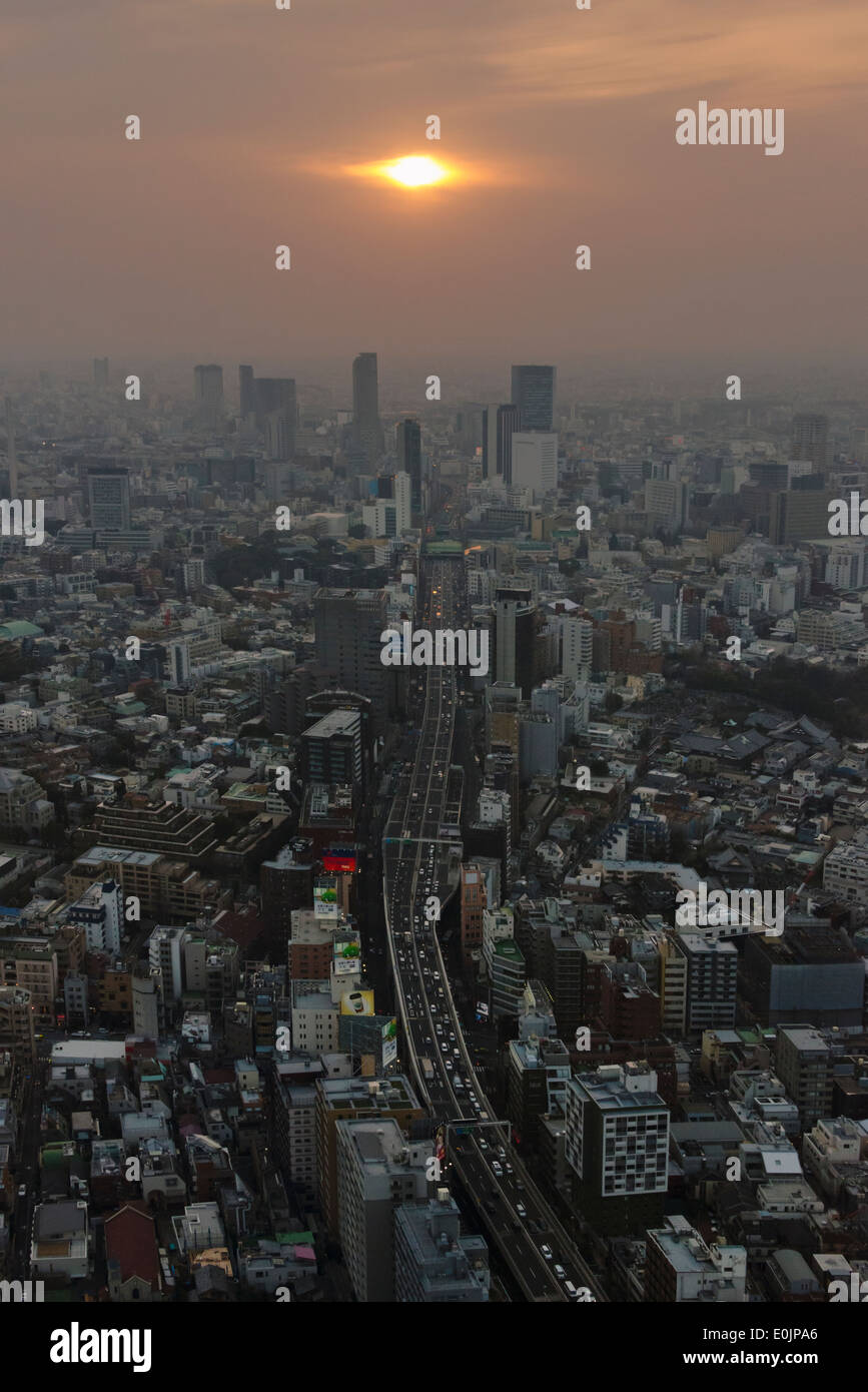 Vista aerea del centro cittadino di alta sorge al tramonto, Tokyo, Giappone Foto Stock