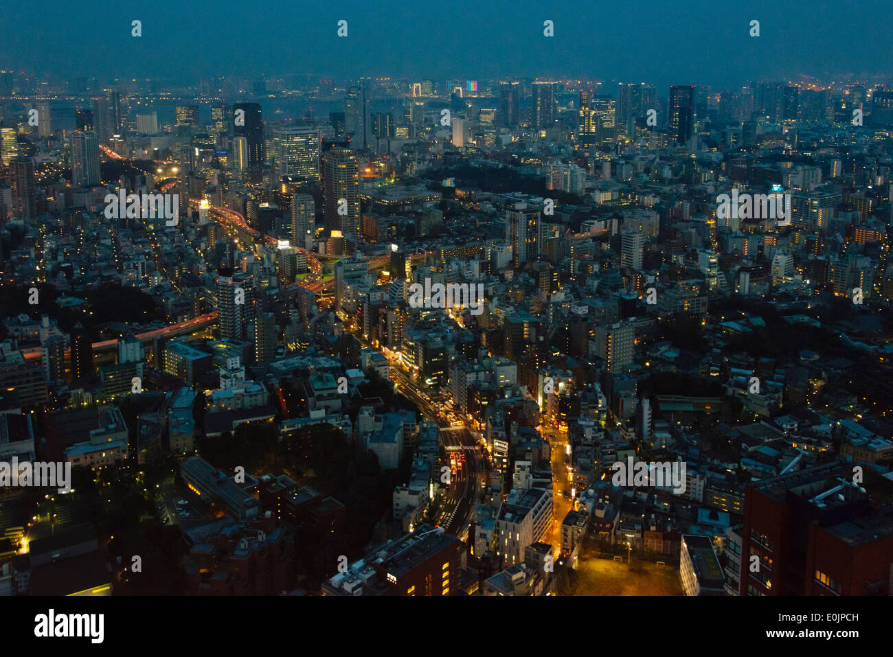 Vista notturna del centro di alta sorge, Tokyo, Giappone Foto Stock