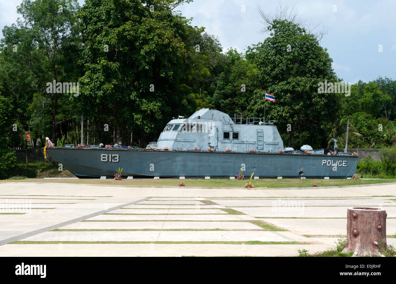 Barca marina che è stata spazzata di due chilometri all indomani dello tsunami a Khao Lak, in Thailandia nel 2004. Foto Stock