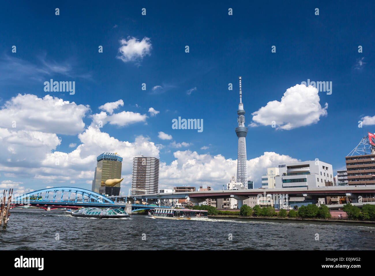 Tokyo Skytree e fiume Sumida in Tokyo, Giappone Foto Stock