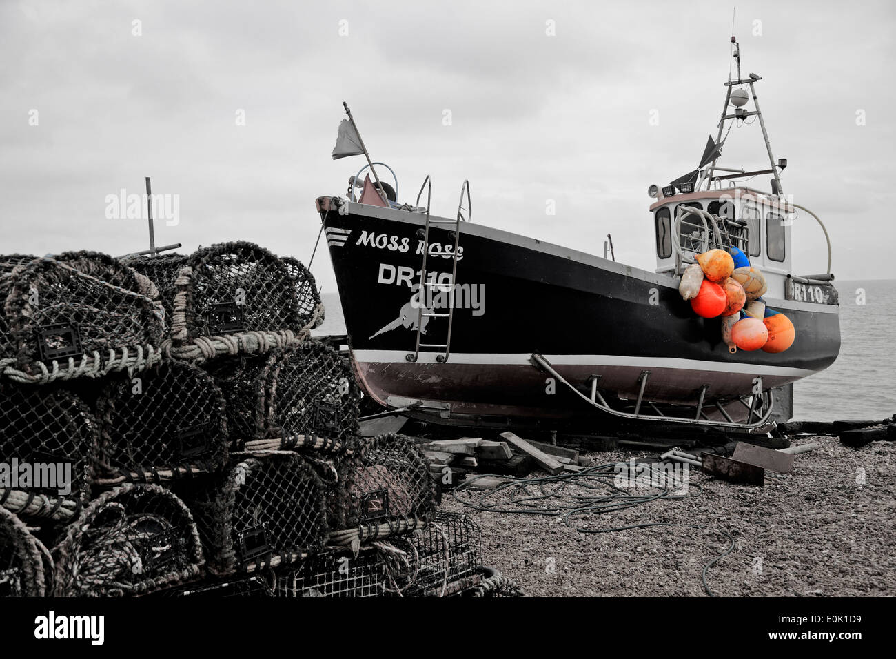 9451. Lobster Pot e barche da pesca, monocromatico mix, , trattare, Kent Foto Stock