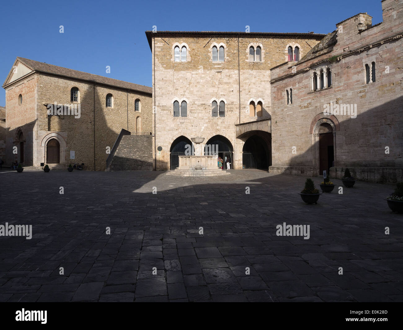 Bevagna in Umbria, Italia; vista di Piazza Silvestri Foto Stock