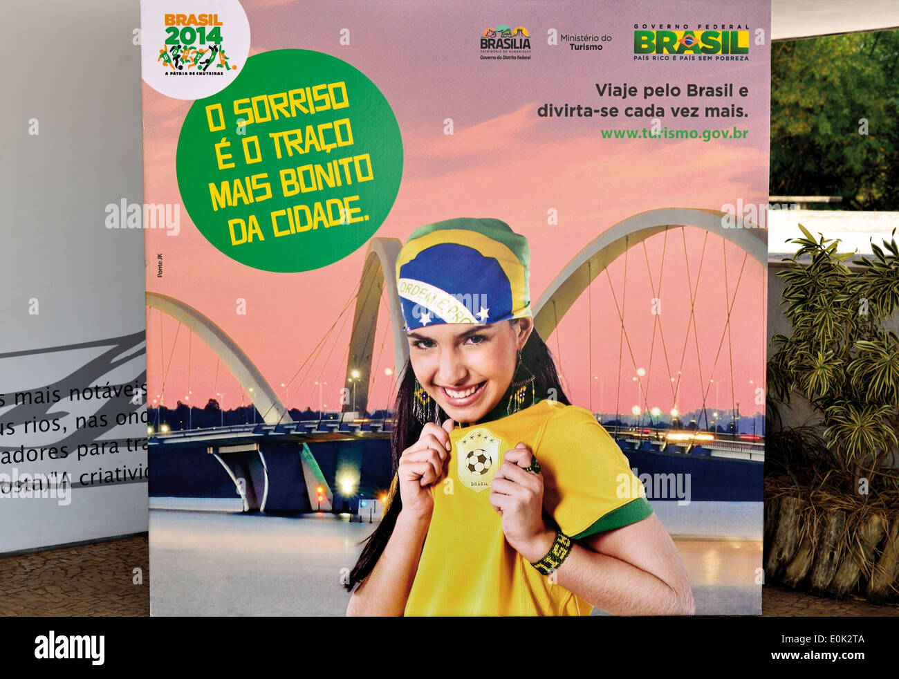 Brasile: striscione pubblicitario per la Coppa del Mondo di Calcio 2014 in Brasilia Foto Stock