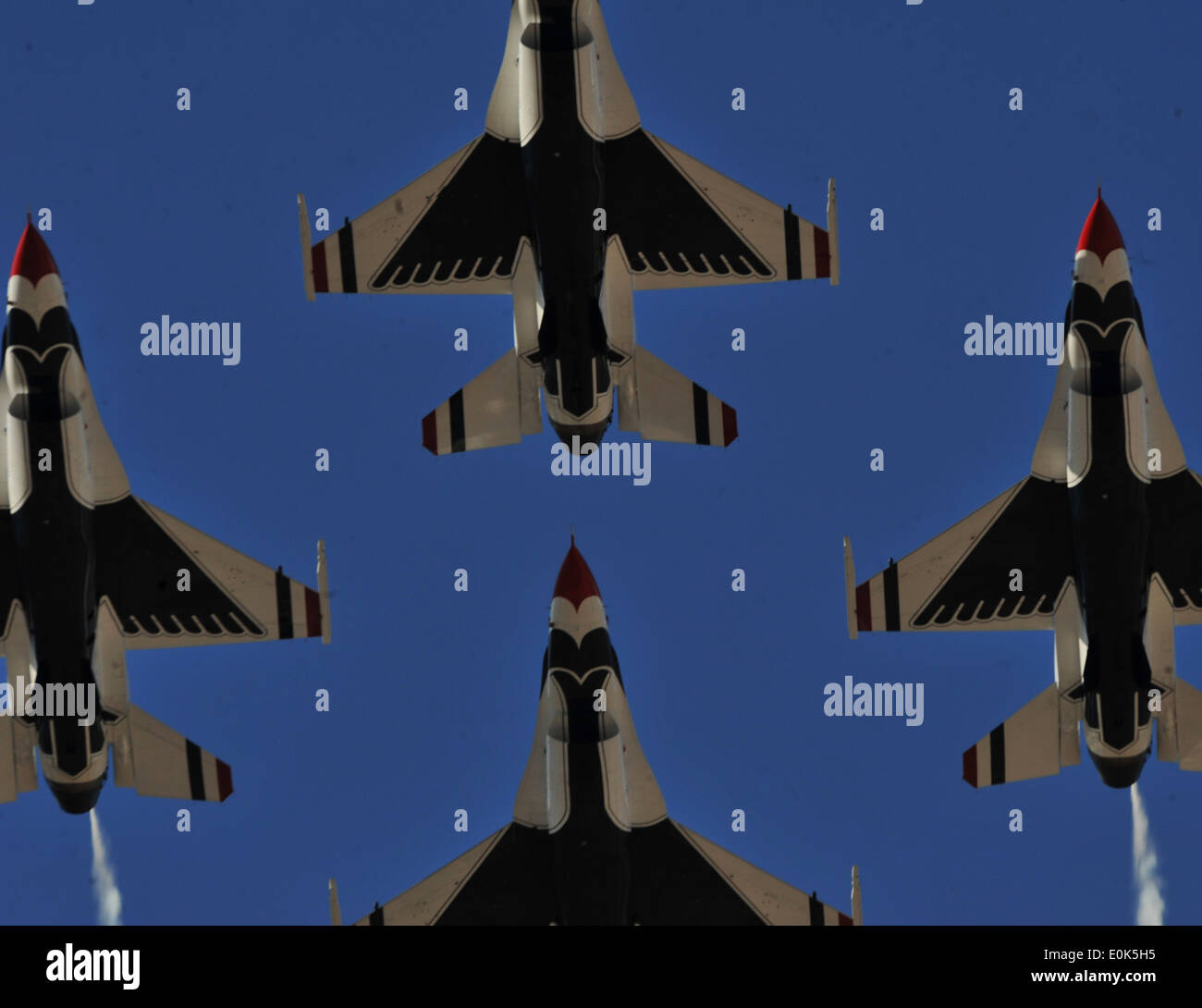 La United States Air Force aria squadrone dimostrativo Thunderbirds volare la formazione del diamante durante il 2011 Aviation NAZIONE O Foto Stock