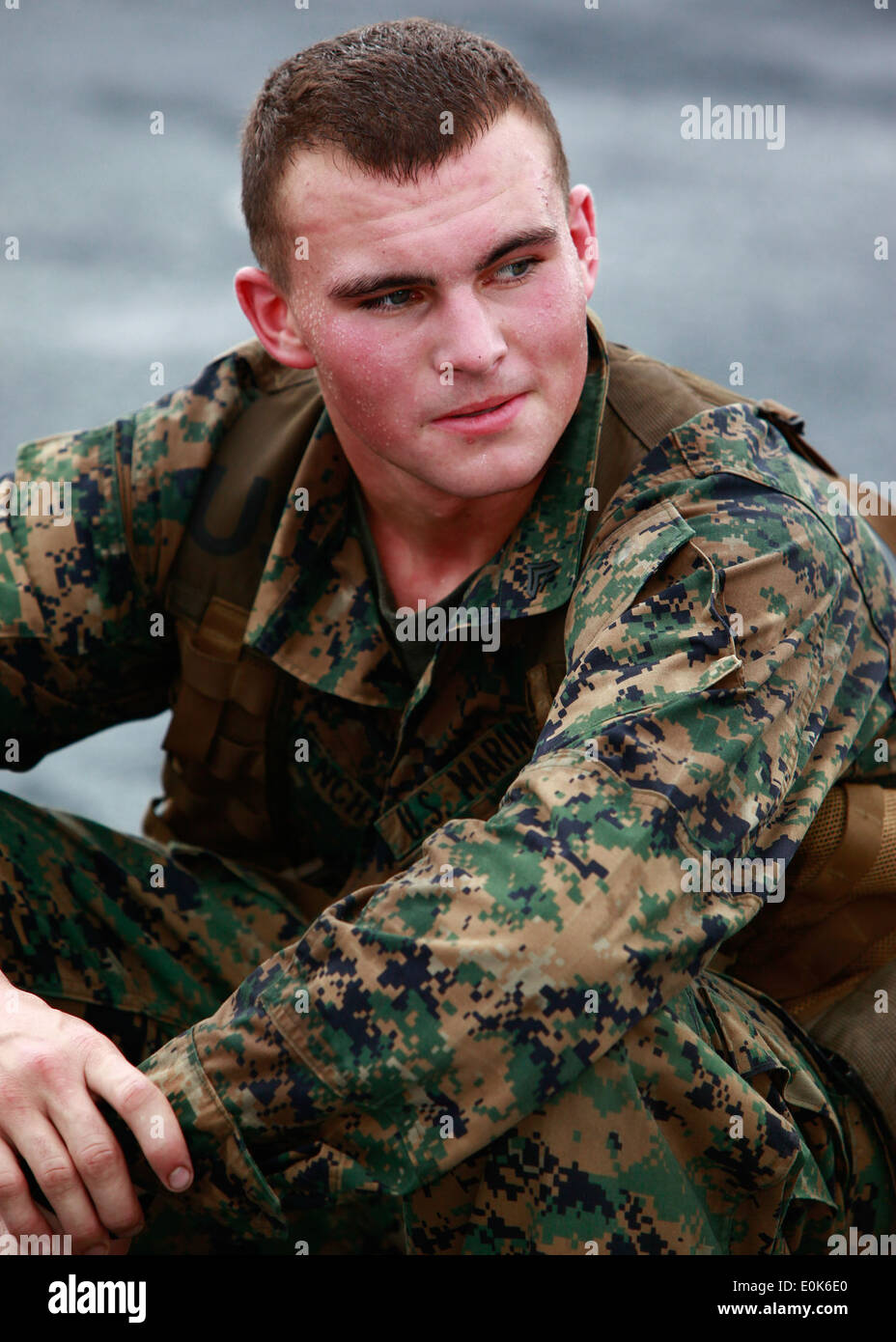 Stati Uniti Marine Cpl. Timothy A. francese, da Tilton, N.H., con la società A, secondo assalto anfibio battaglione, attaccato al Special-Pur Foto Stock