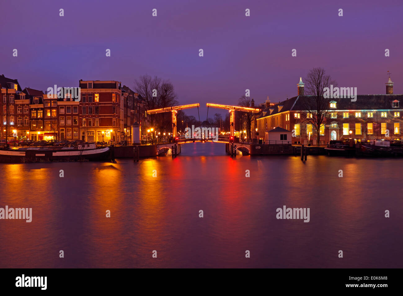 Città scenic da Amsterdam in Paesi Bassi da notte Foto Stock