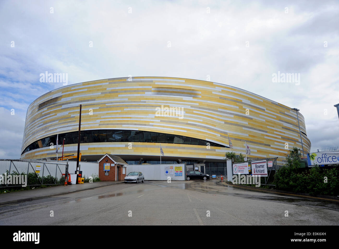 Derby Sports Arena in costruzione tra cui velodromo pista ciclabile Foto Stock