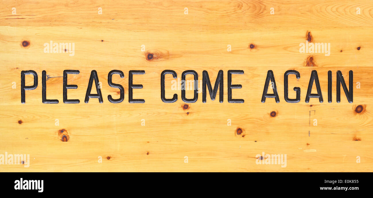 Si prega di venire di nuovo segno sul ricco legno. Foto Stock