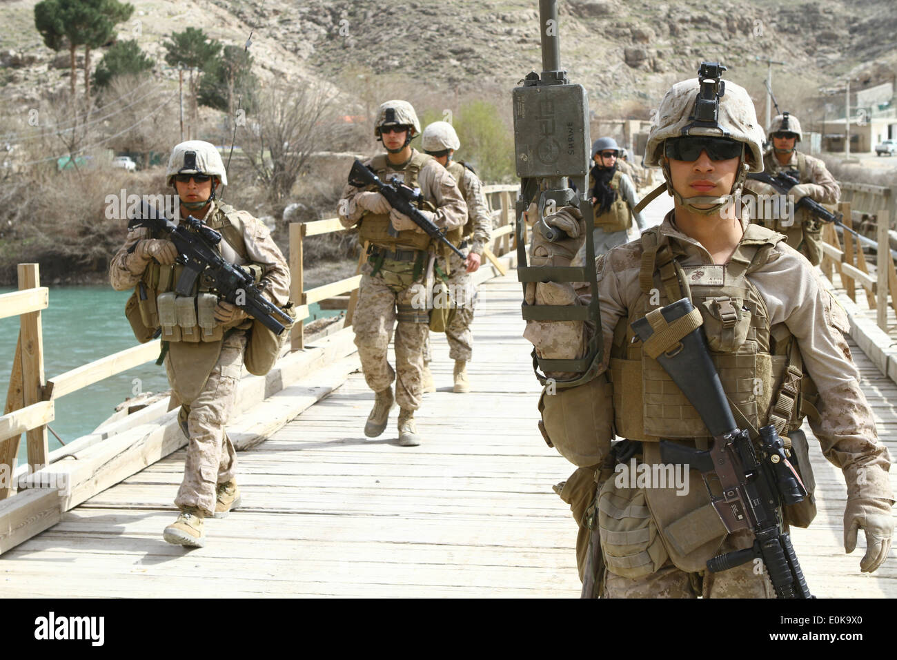 Caporale Juan R. Sanchezvelazquez, un motore di trasporto operatore con Golf batteria, 2° Battaglione, xi reggimento Marine, wal Foto Stock