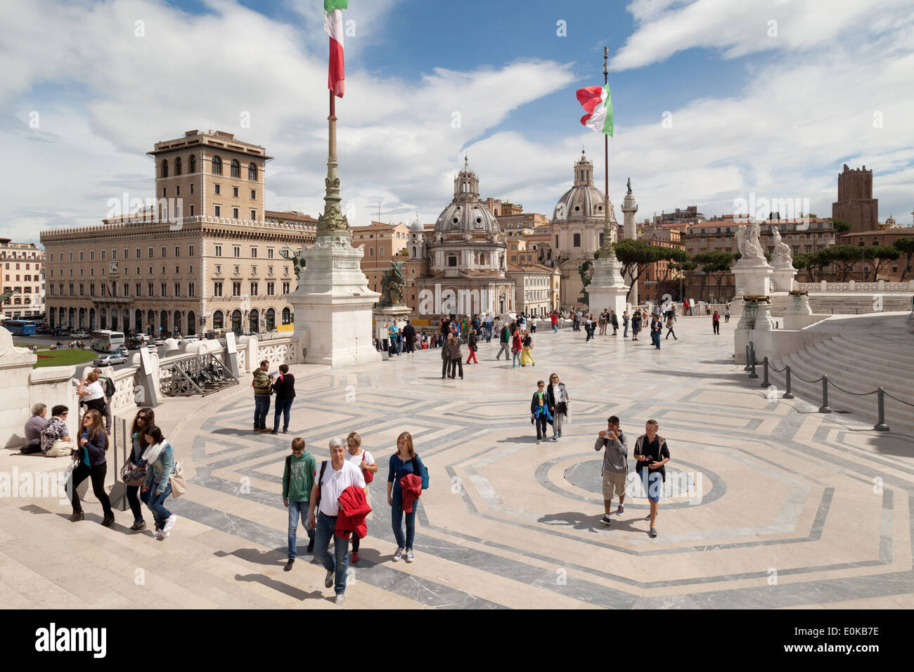 La gente alla Vittorio Emanuele Edificio, Roma, Italia Europa Foto Stock