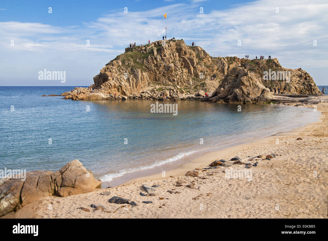 Spiaggia di Blanes e l isolotto Sa Palomera in Costa Brava Catalogna. Foto Stock
