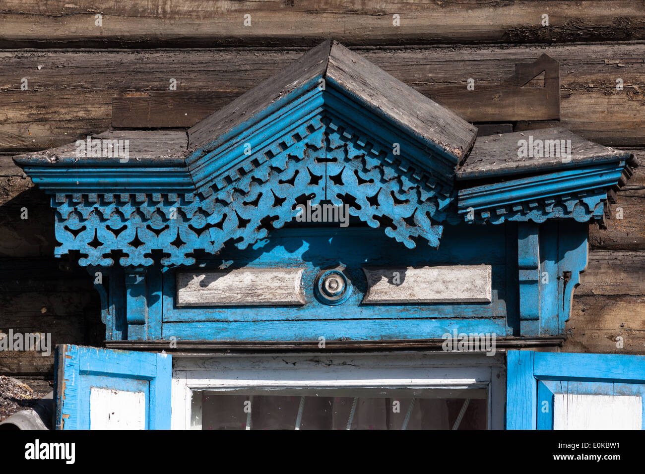 Parte del tradizionale edificio in legno a Irkutsk, Siberia, Russia Foto Stock