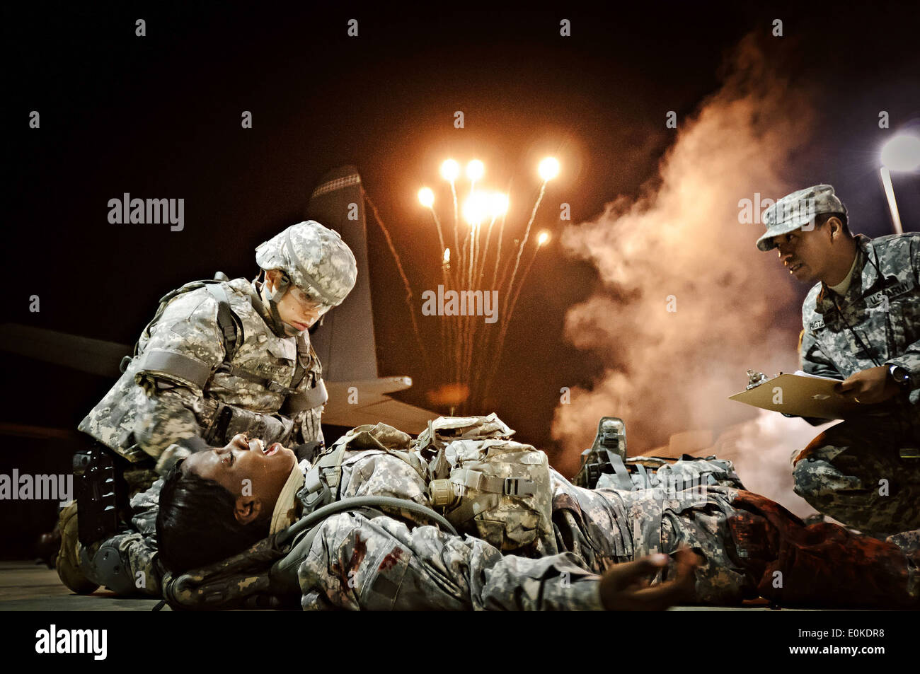 Spc. Jonathan Melendez-Santiago, United States Army Garrison's Provost Marshal Office, Schinnen, Paesi Bassi, tende a un informale Foto Stock