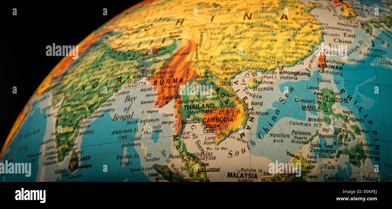 Il Sud Est Asiatico visto su un globo contro uno sfondo nero. Foto Stock