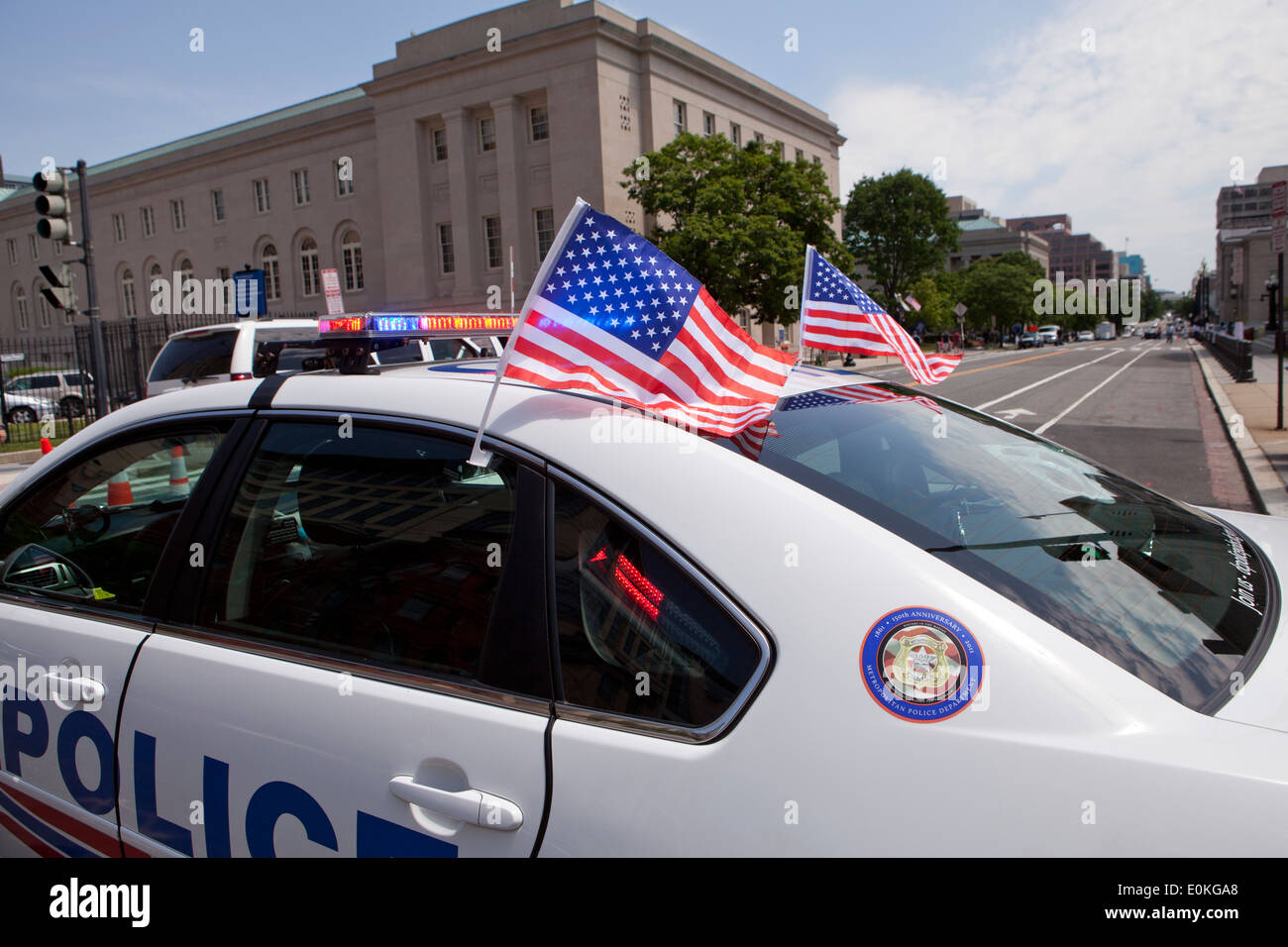 Bandierine americane su auto della polizia - Washington DC, Stati Uniti d'America Foto Stock