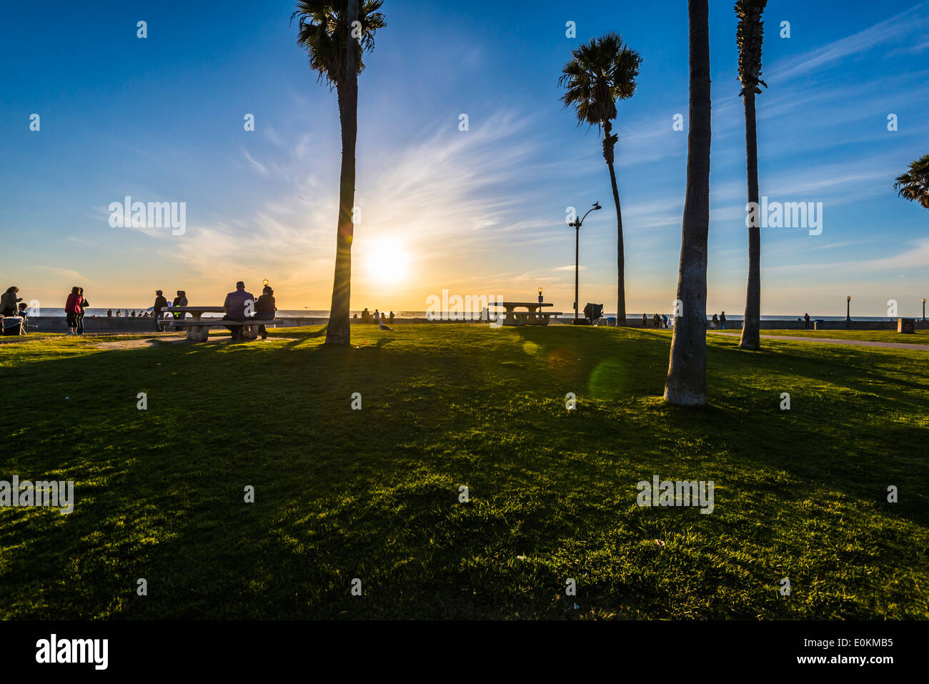Tramonto al Mission Beach Boardwalk. San Diego, California, Stati Uniti. Foto Stock
