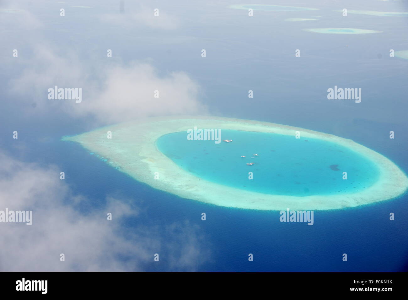 Una barriera corallina su un isola maledive presso il North Male Atoll, 15.04.2014. Foto: Bernd Weissbrod/dpa Foto Stock