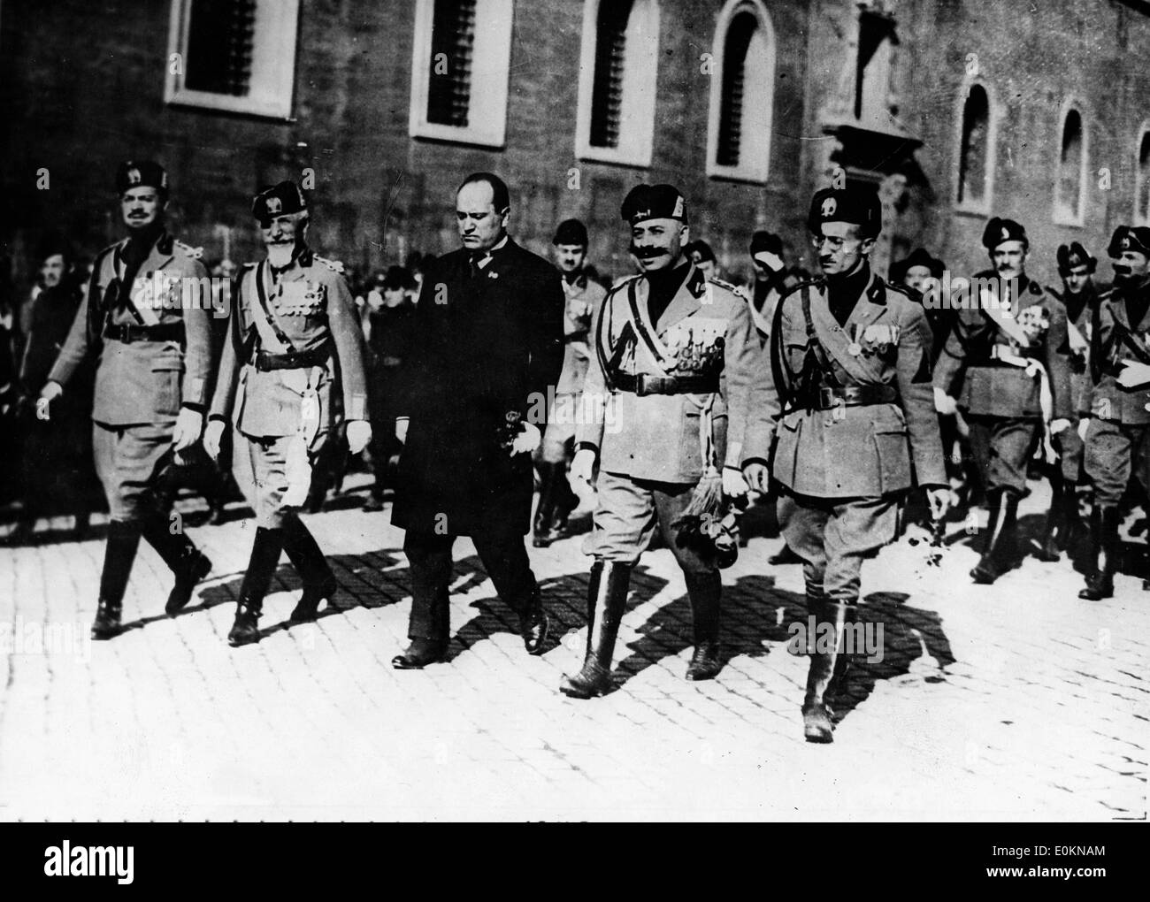 Dittatore Benito Mussolini e truppe in marcia verso Roma Foto Stock