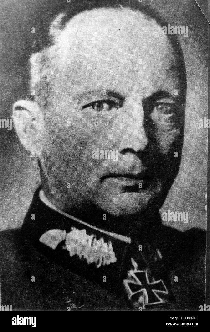 Gen 01, 1930 - Germania - File foto: circa trenta-1940s, esatta posizione sconosciuta. GUNTHER generale von KLUGE, il nuovo comandante in capo dell'esercito tedesco sulla parte anteriore centrale in Russia, che sono ora in ritirata dopo sofferenze enormi perdite nella zona di Rzhev. Foto Stock