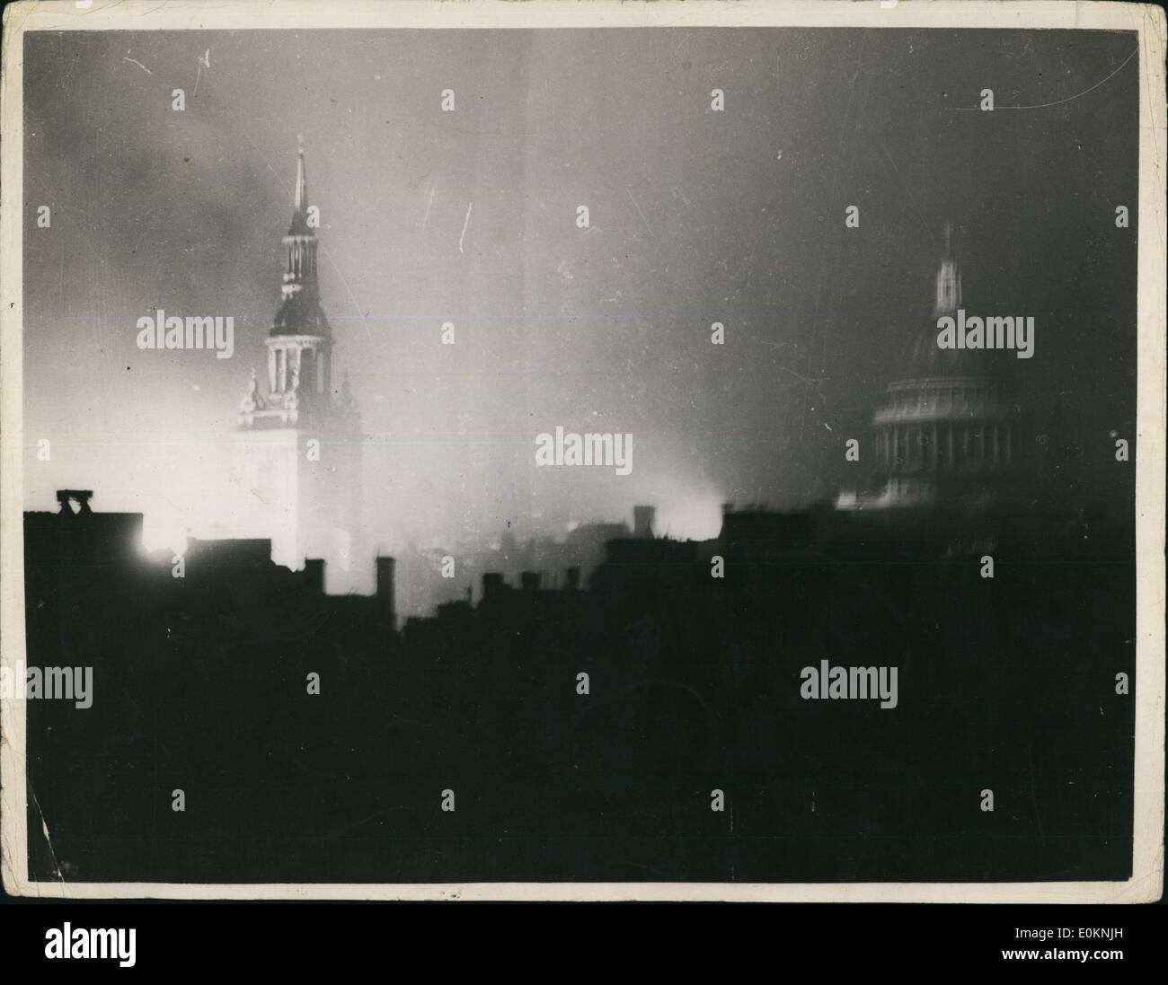 Jan 1, 1940 - Una notte del London Blitz mostra St Pauls Cathedral (WW II) (data esatta sconosciuto) Pi Foto Stock