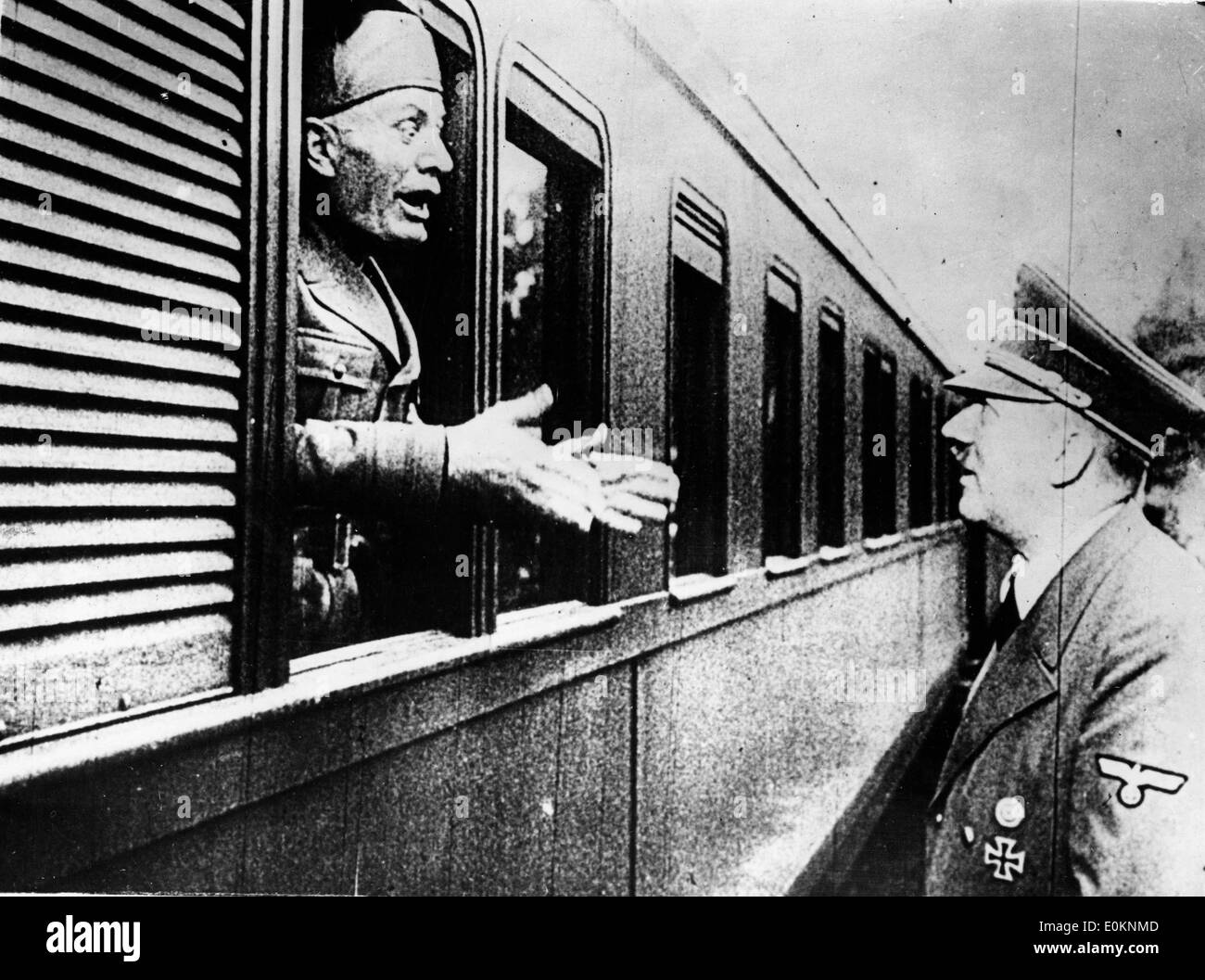 Adolf Hitler congedandosi a Mussolini Foto Stock