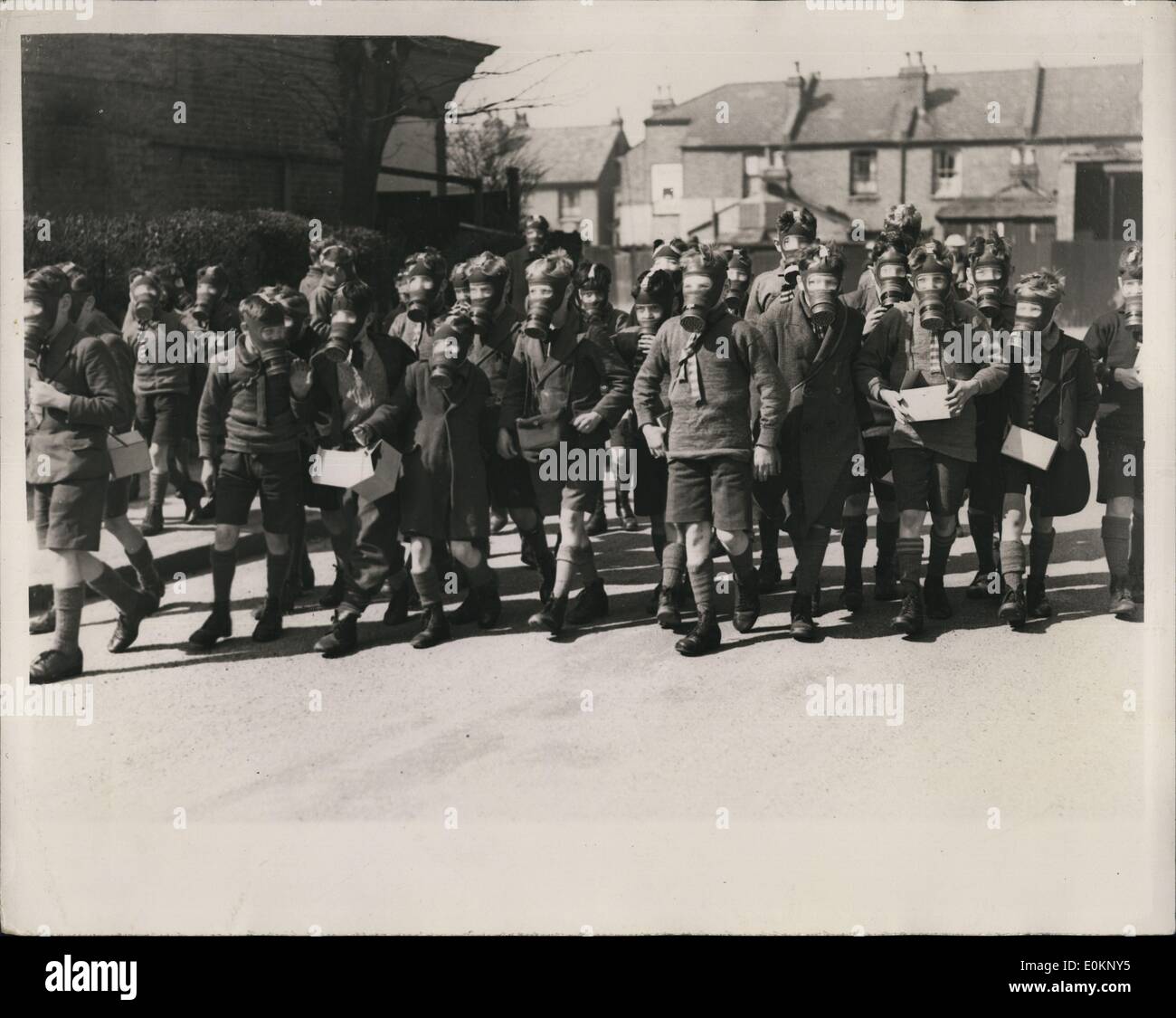 Mar 03, 1941 - Esercizi di Gas a Kingston-On-Thames : un esercizio di gas per i civili si è svolta oggi a Kingston, quando il gas di vapore Foto Stock