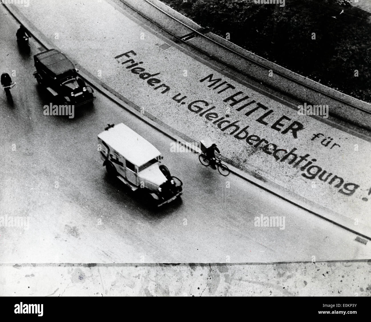 Propaganda nazista sul marciapiede Foto Stock