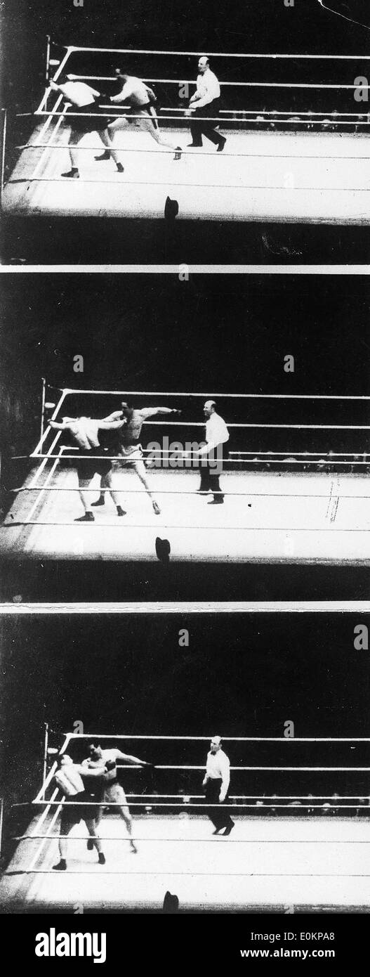 Max Baer il KO di Re Levinsky durante la loro assenza di decisione lotta Foto Stock