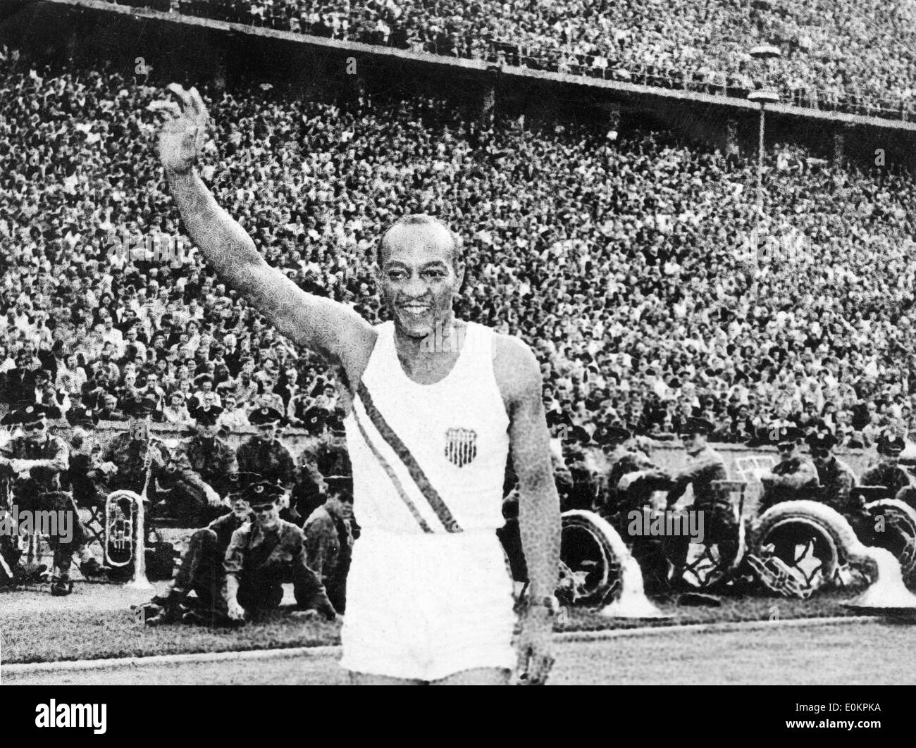 Oro americano medaglia Jesse Owens durante i Giochi Olimpici di Berlino Foto Stock
