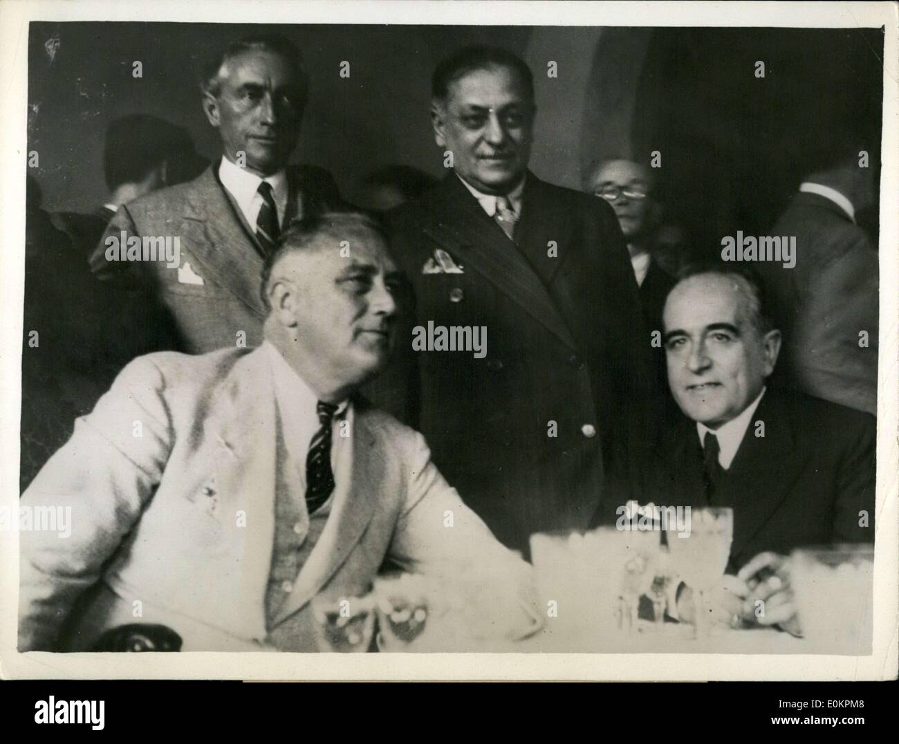 Dic. 03, 1936 - Il Presidente Franklin Roosevelt con Brasile del Presidente Vargas Foto Stock