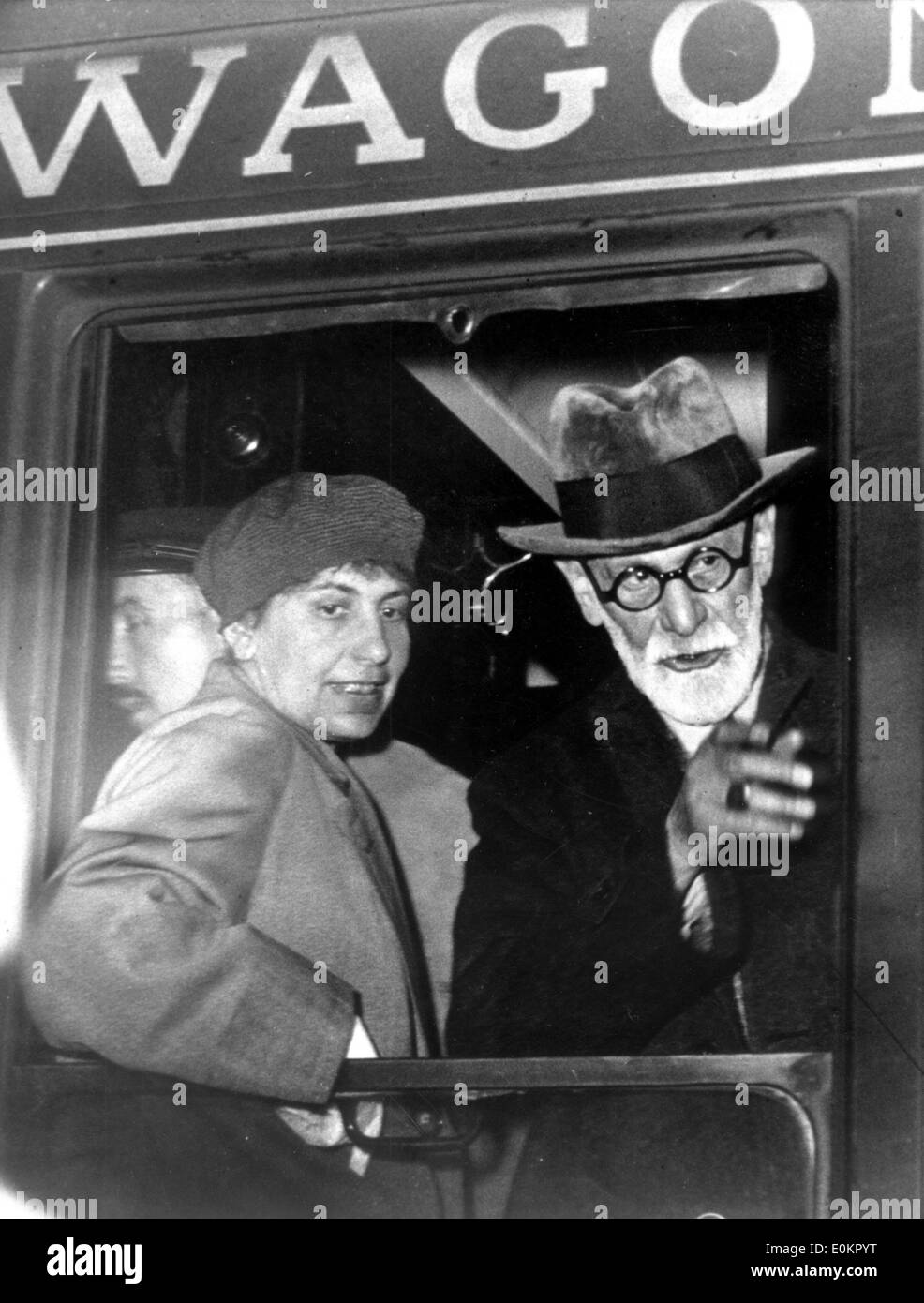 Sigmund Freud con la figlia Anna Freud in un carro Foto Stock