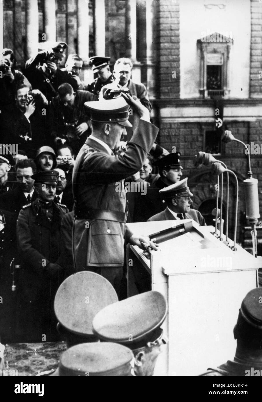 Adolf Hitler al podio dando un discorso Foto Stock