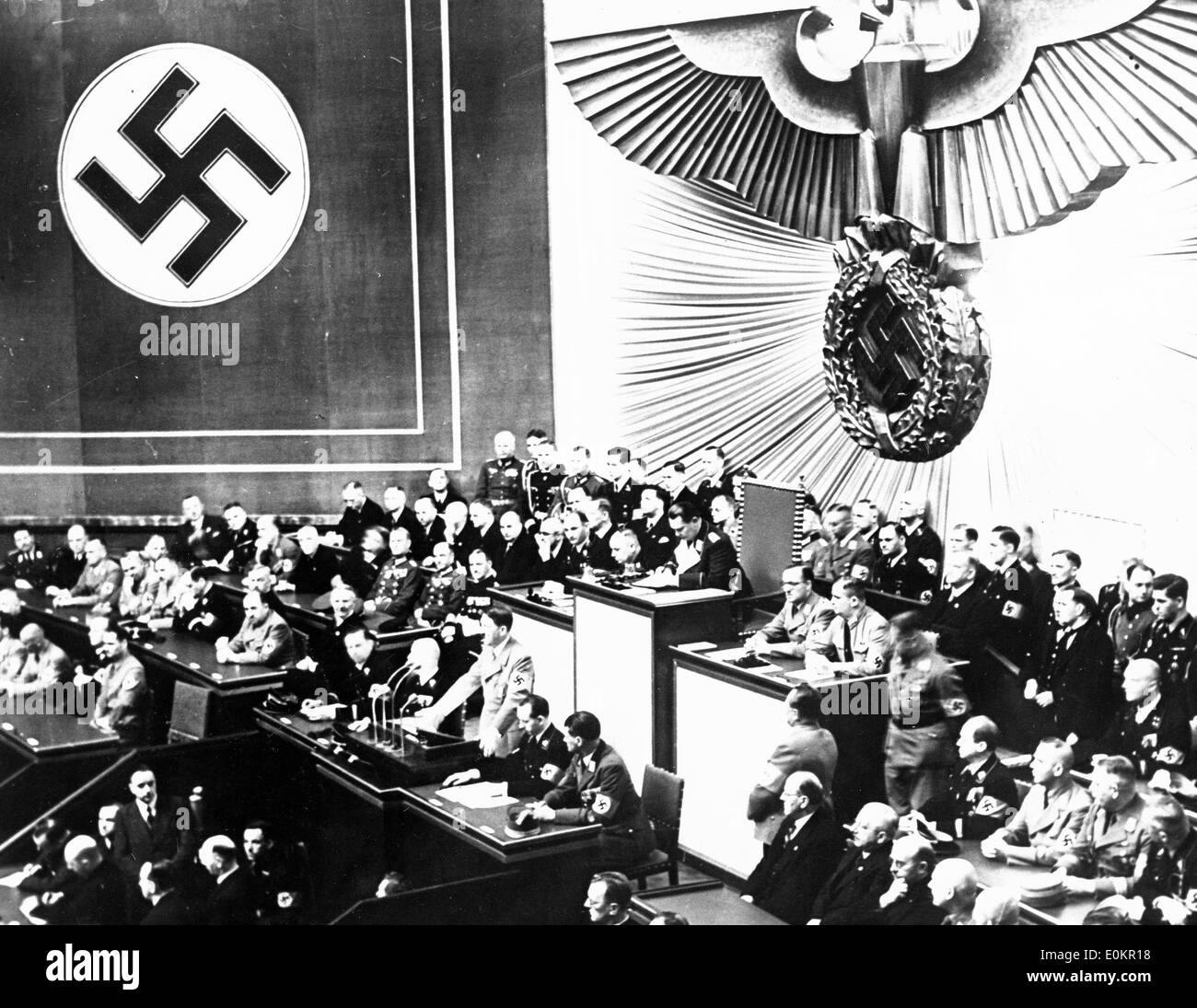 Adolf Hitler durante un incontro presso il Palazzo del Reichstag Foto Stock