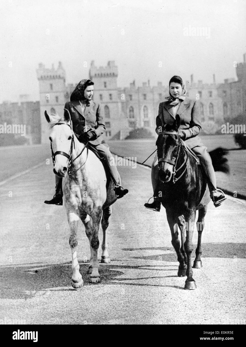 Elizabeth II e la principessa Margaret Cavalcata Cavallo Foto Stock
