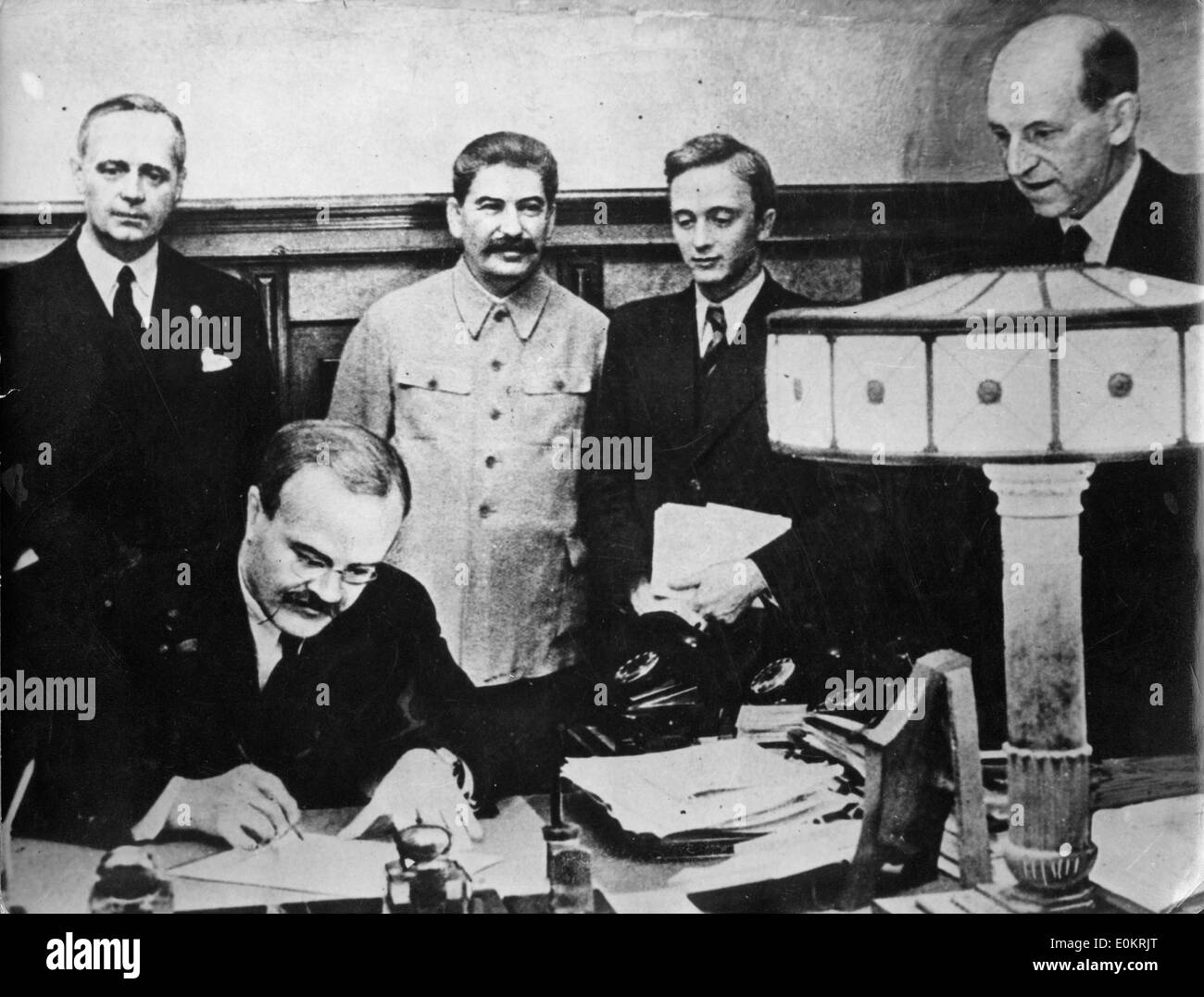 Joachim von Ribbentrop e Joseph Stalin firmano accordo Molotov Foto Stock
