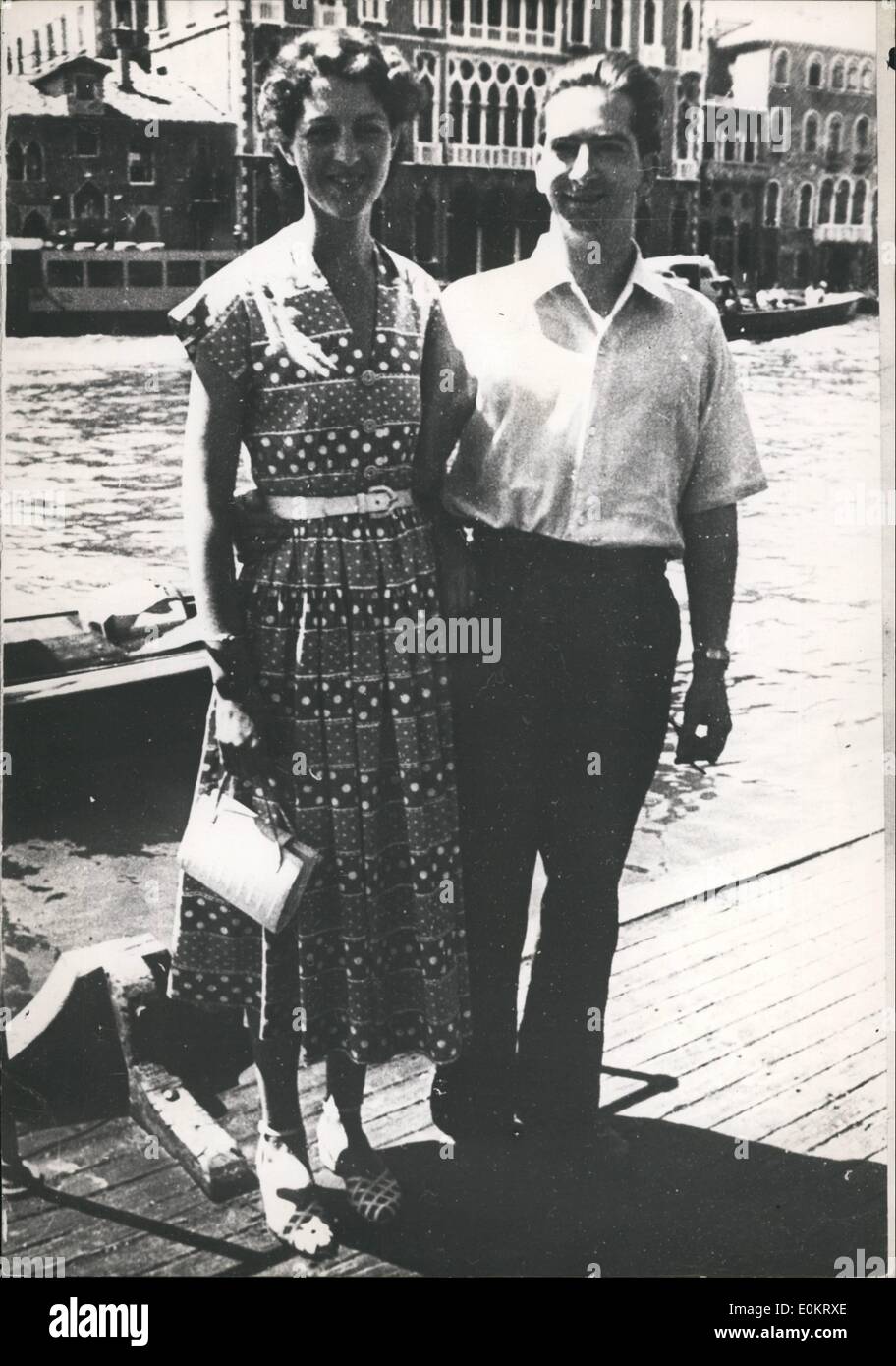 Lug. 07, 1949 - ex re Pietro e sua moglie la Regina Alexandra sulla loro prima visita a Venezia. È come una nuova luna di miele. Ma la seconda visita alla città di lagune sarà fatale. La prima controversia danneggerà l'armonia della coppia reale. Foto Stock
