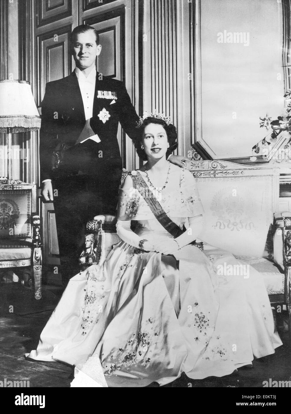 La regina Elisabetta II e il Principe Filippo in Elysee Palace Foto Stock