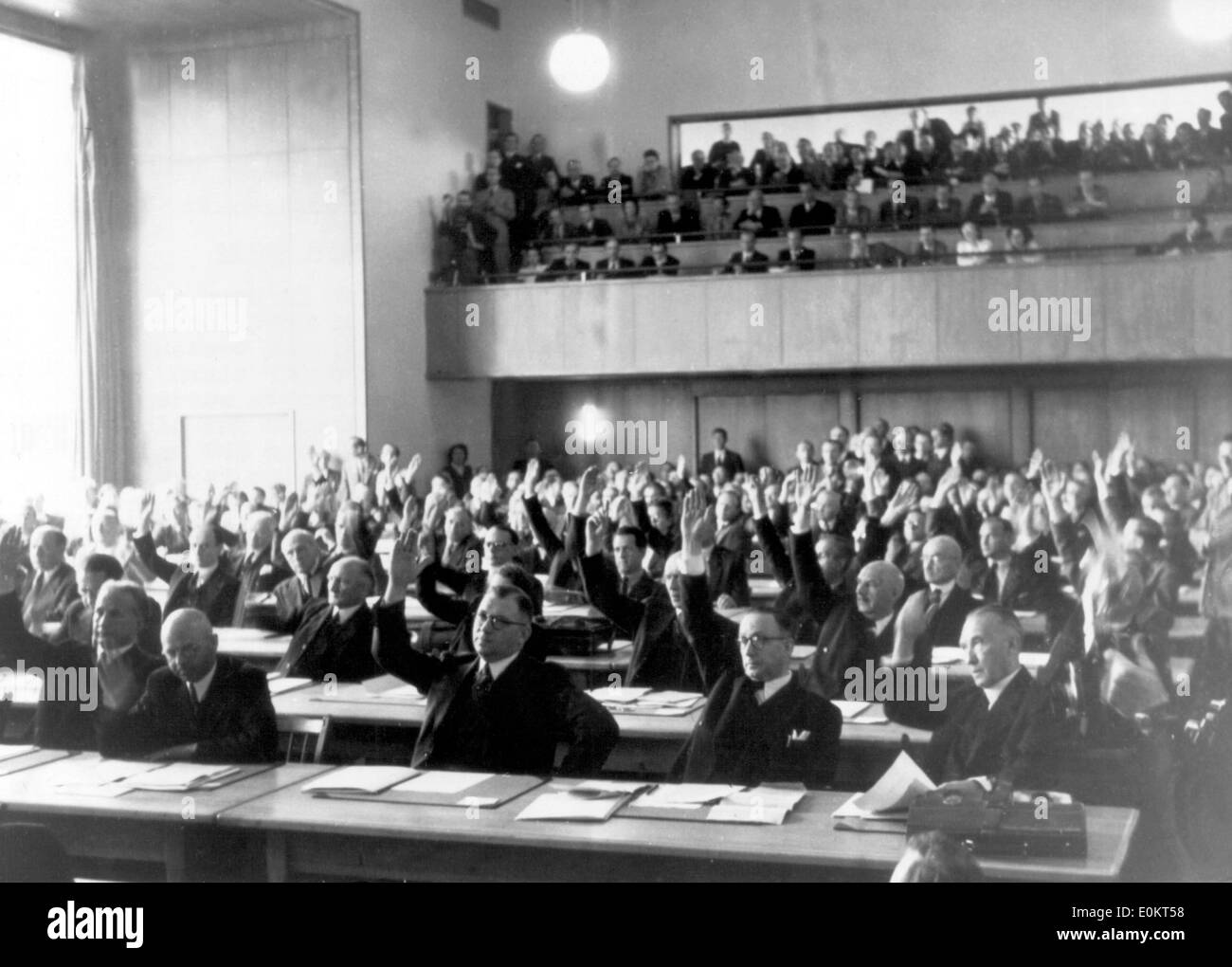 Konrad Adenauer al primo incontro parlamentare Foto Stock