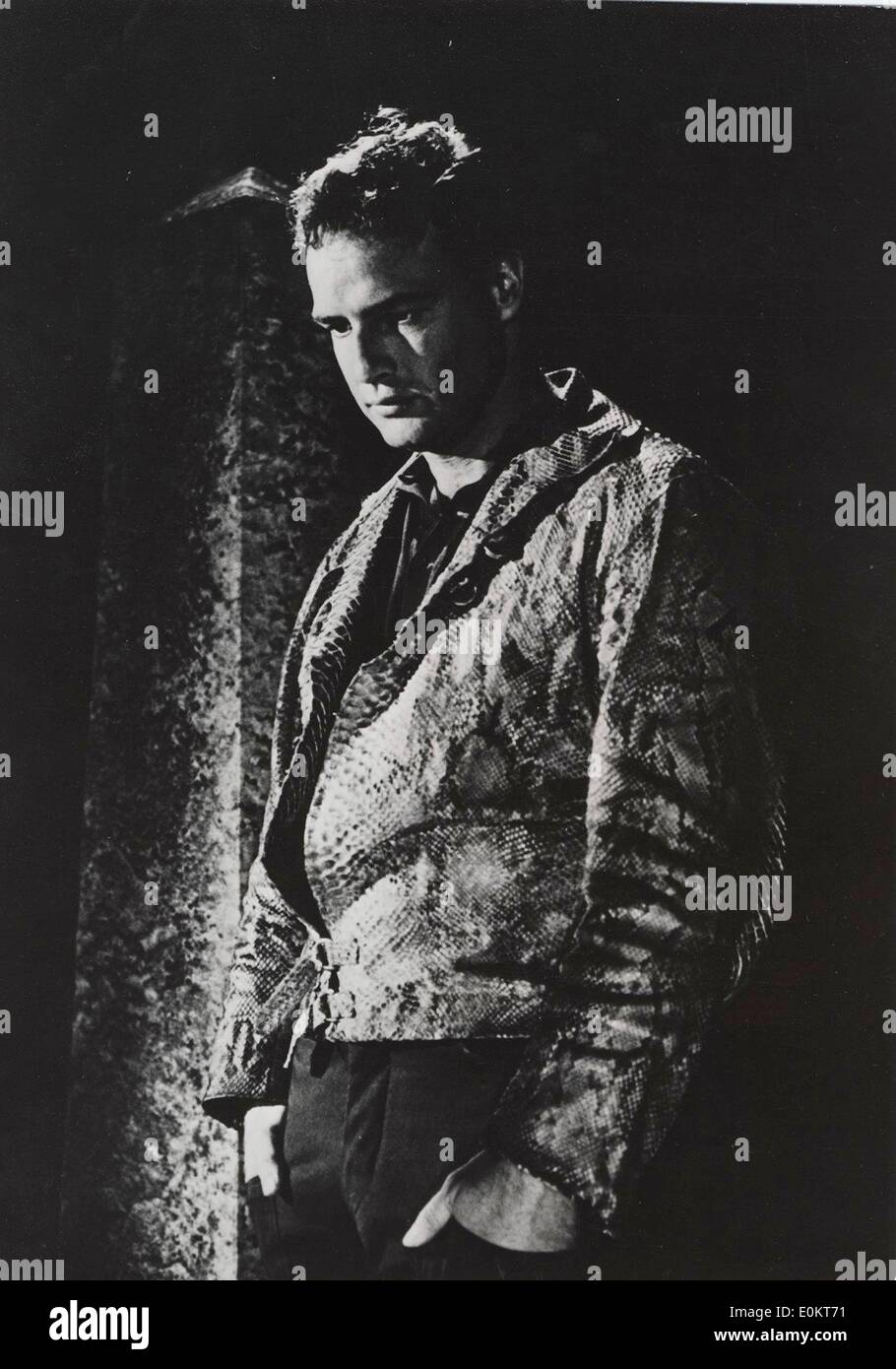 Gen 01, 1950 - Hollywood, California, Stati Uniti - File foto: circa 1950. Il leggendario attore Marlon Brando è morto all'età di 80 anni di cause sconosciute a Los Angeles. La sua lunga carriera inclusi i film come "A Streetcar Named Desire', 'Apocalypse Now", il X-rated 'Ultimo Tango a Parigi" e (nella foto) il suo famigerato "Il Padrino". Nella foto: Palce, Set sconosciuto. Foto Stock