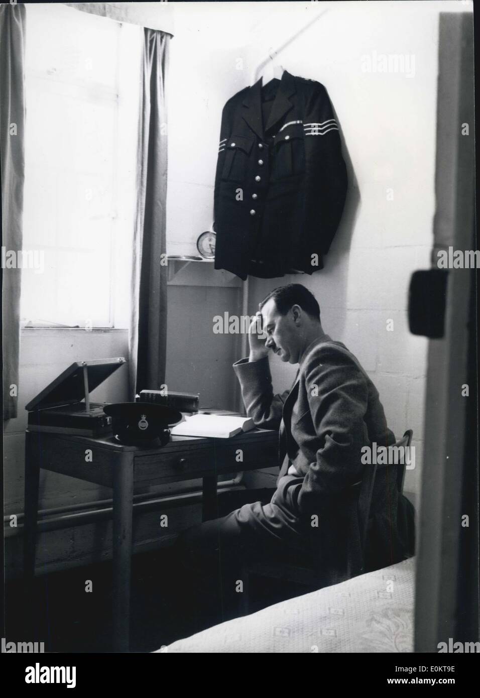 Jan 1, 1950 - Polizia sergente F.A. Il camminatore del Dorset Constabulary nella sua cabina presso il College. (Data esatta sconosciuto) Ho Foto Stock