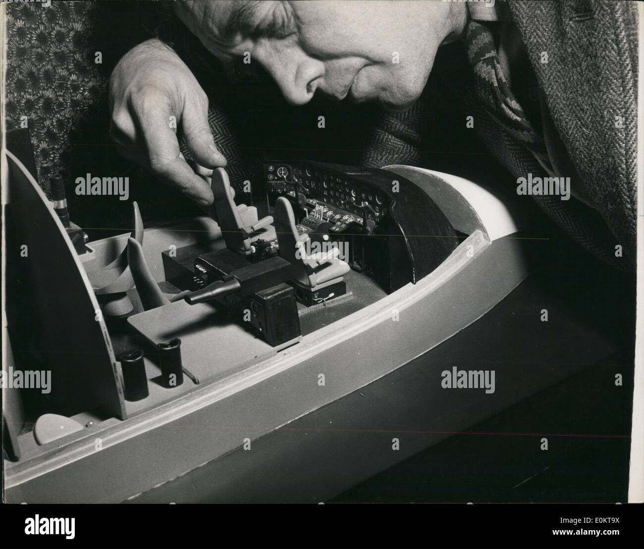 Jan 1, 1950 - Il Britannia in miniatura : Parte del perfetto modello in sezione della Britannia che mostra la cabina di pilotaggio e gli equipaggi dei posti a sedere e il quadro della strumentazione. (Data esatta sconosciuto) Foto Stock