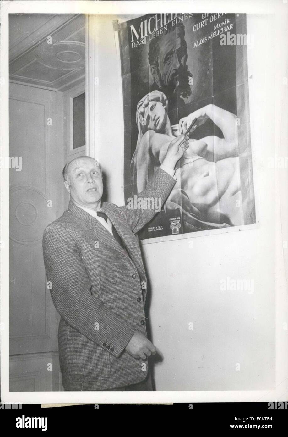 Gen 17, 1951 - Oertel ''Michelangelo-Film'' dichiarato miglior film straniero del 1950! La lunghezza intera della cultura tedesca film ''Michelangelo,''girato prima della guerra è stato dimostrato negli Stati Uniti. Secondo la American film esperti, questo film è stato il miglior film straniero rappresentato negli Stati Uniti in 1950. La nostra immagine mostra Curt Oertel, produttore di film e di ex Spio-President. Foto Stock