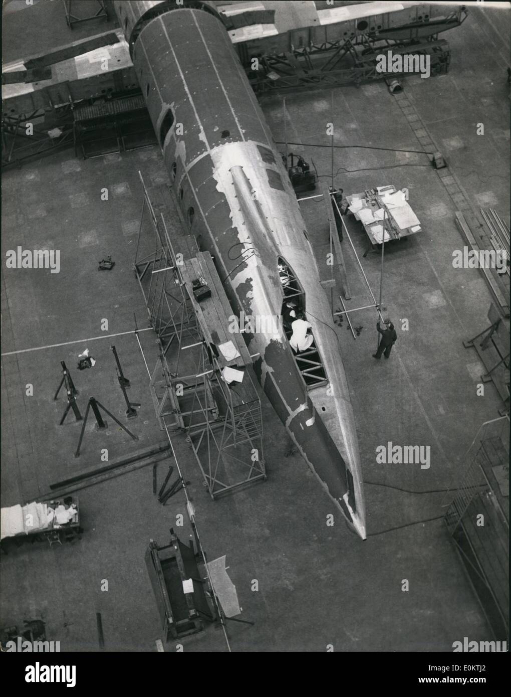 Jan 1, 1950 - Costruire il Britannia liner aria: una veduta a volo di uccello della Nuova Britannia. Questa è la coda come si vede dal cat-passeggiata enorme assembly hall a Bristol. (Data esatta sconosciuto) Foto Stock