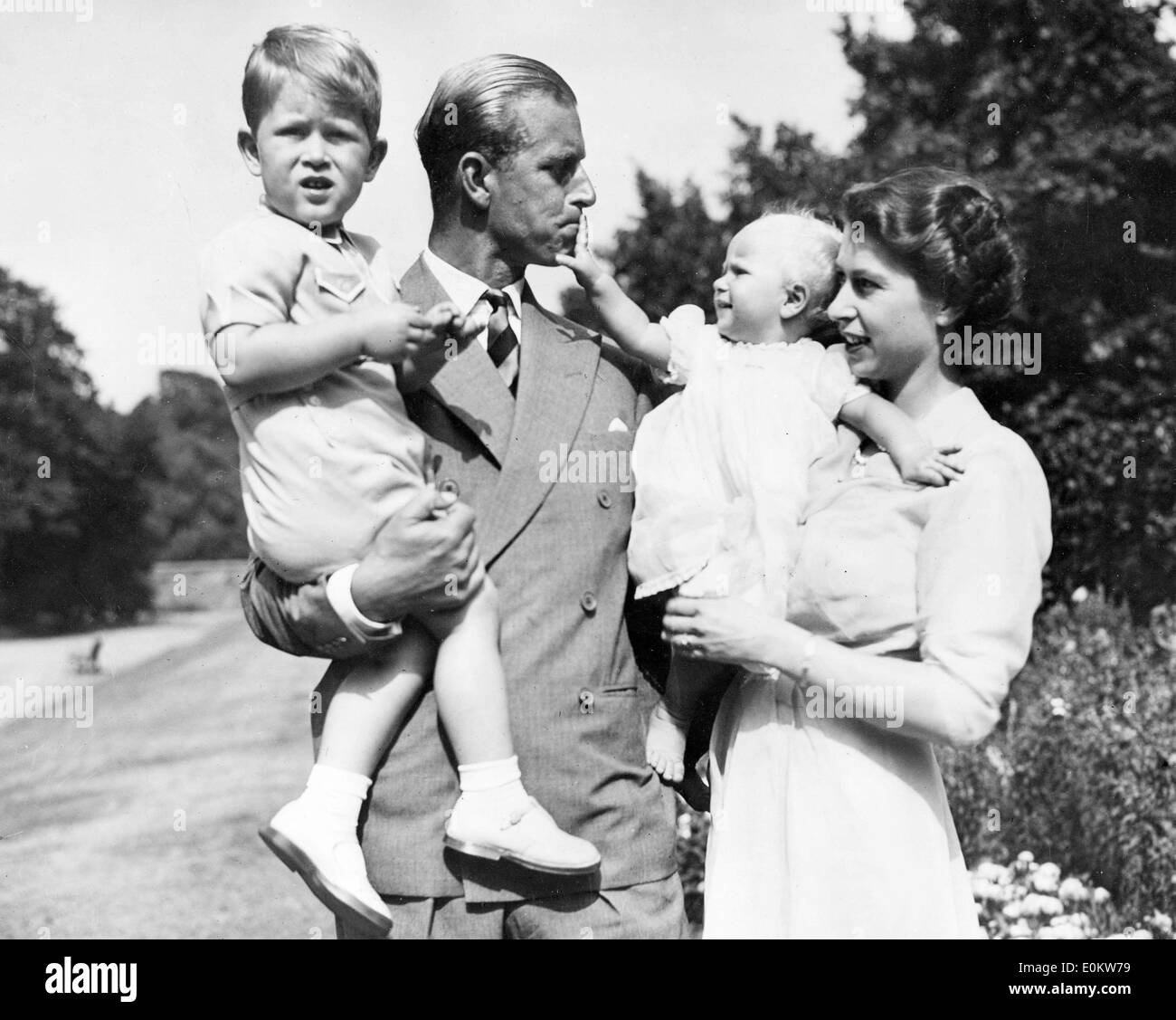 La regina Elisabetta II e del Principe Filippo con i loro figli Foto Stock