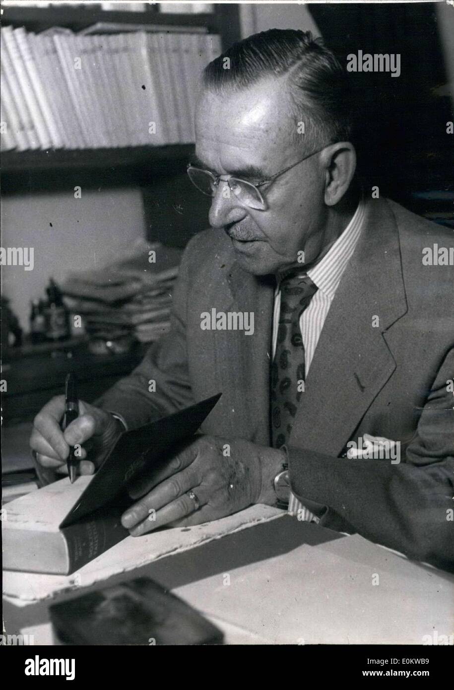 12 maggio 1950 - Thomas Mann, il famoso scrittore tedesco, aveva un libro firma per ''Dottore Faust'' al Martin Flinker Bookstore Foto Stock
