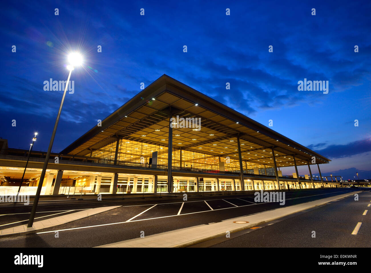 Berlin Brandenburg Airport (IATA: BER) è il nuovo aeroporto internazionale di Berlino, capitale della Germania. Originariamente previsto per essere aperto nel 2010, l'aeroporto ha incontrato una serie di ritardi dovuti alla scarsa pianificazione di costruzione, la gestione e l'esecuzione. - 21 Foto Stock