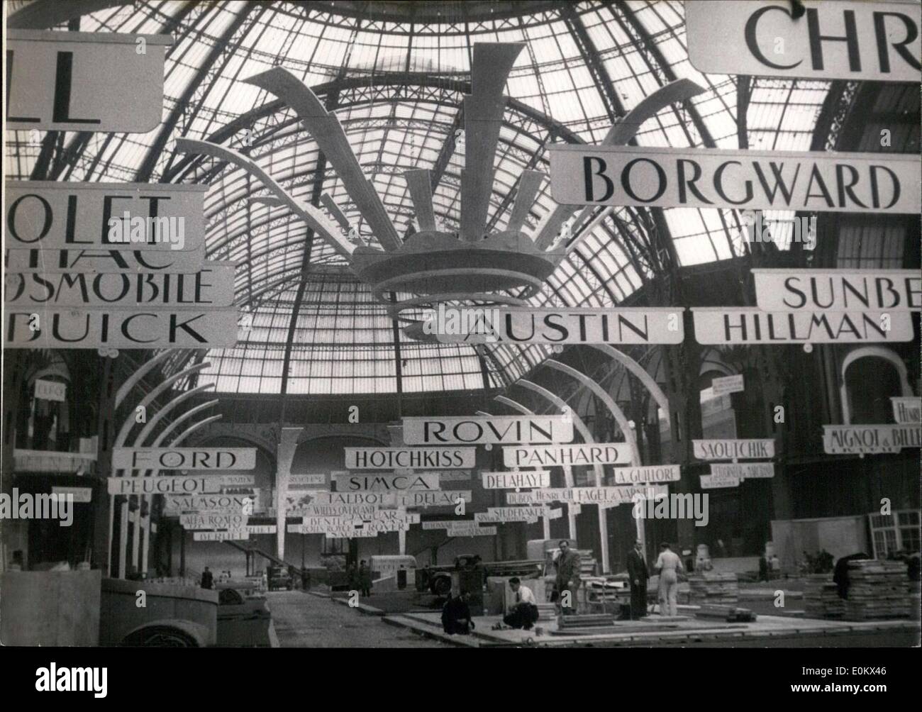 Sett. 20, 1950 - vista generale della sala espositiva per auto show di Parigi Foto Stock