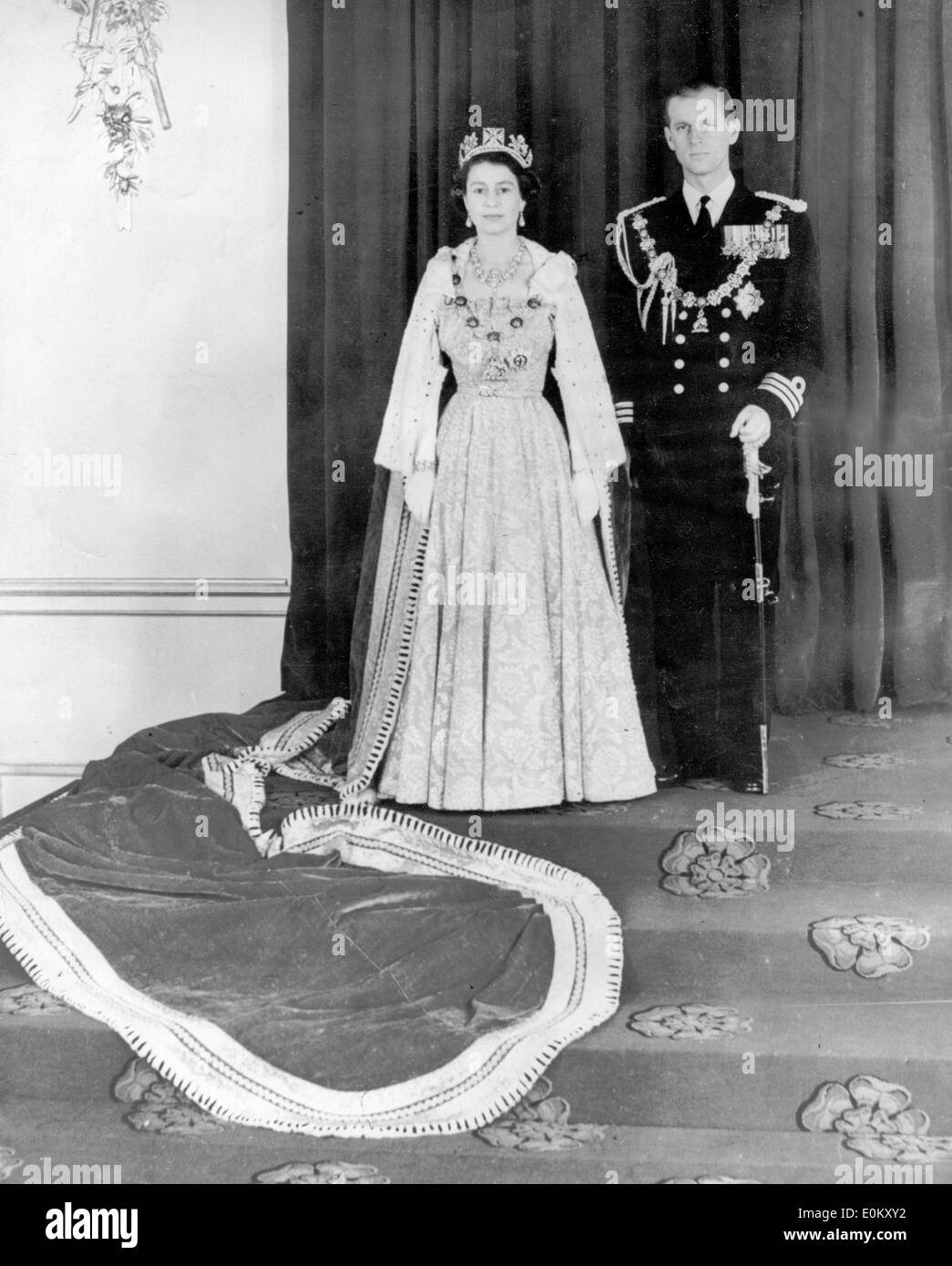 Ritratto della Regina Elisabetta II e il Principe Filippo in abbigliamento formale Foto Stock
